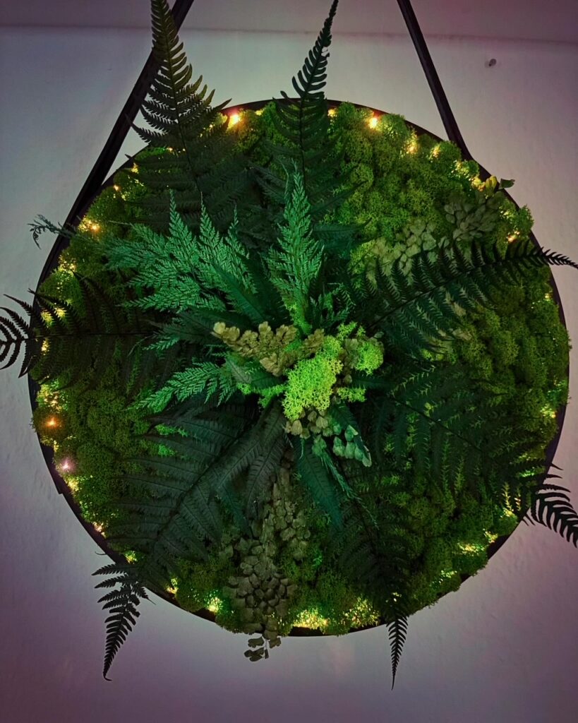 Dieses Bild hat ein leeres Alt-Attribut. Der Dateiname ist Rund-mit-Licht-819x1024.jpeg